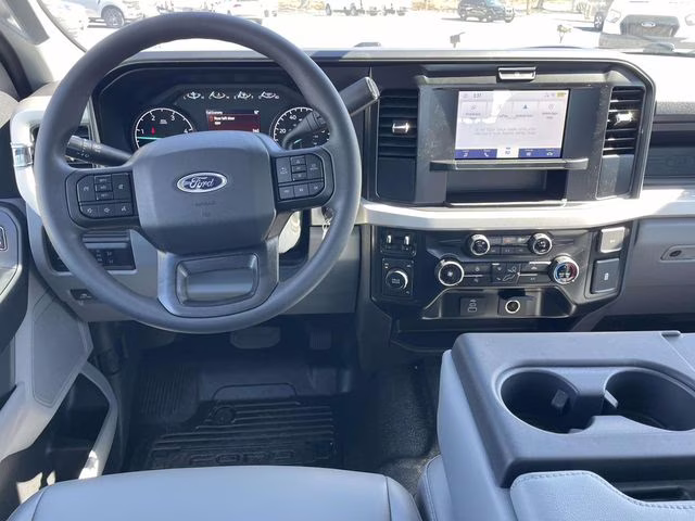 2026 Oxford White Ford Super Duty F-350 DRW XL 4X4 Truck