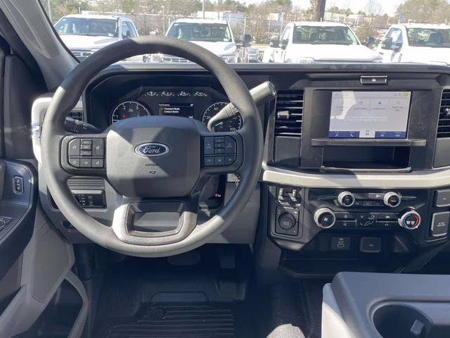 2026 Oxford White Ford Super Duty F-350 DRW XL 4X4 Truck