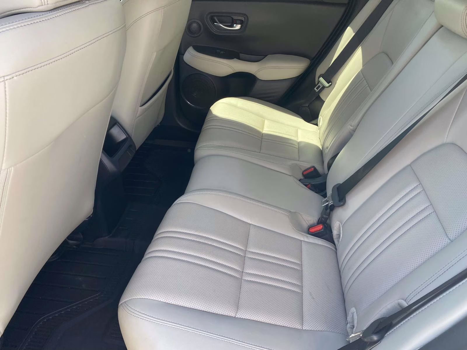 2023 White Honda HR-V EX-L FWD SUV