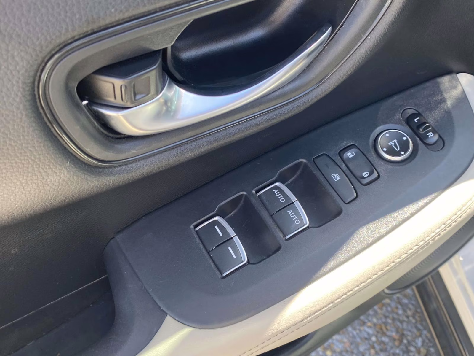 2023 White Honda HR-V EX-L FWD SUV