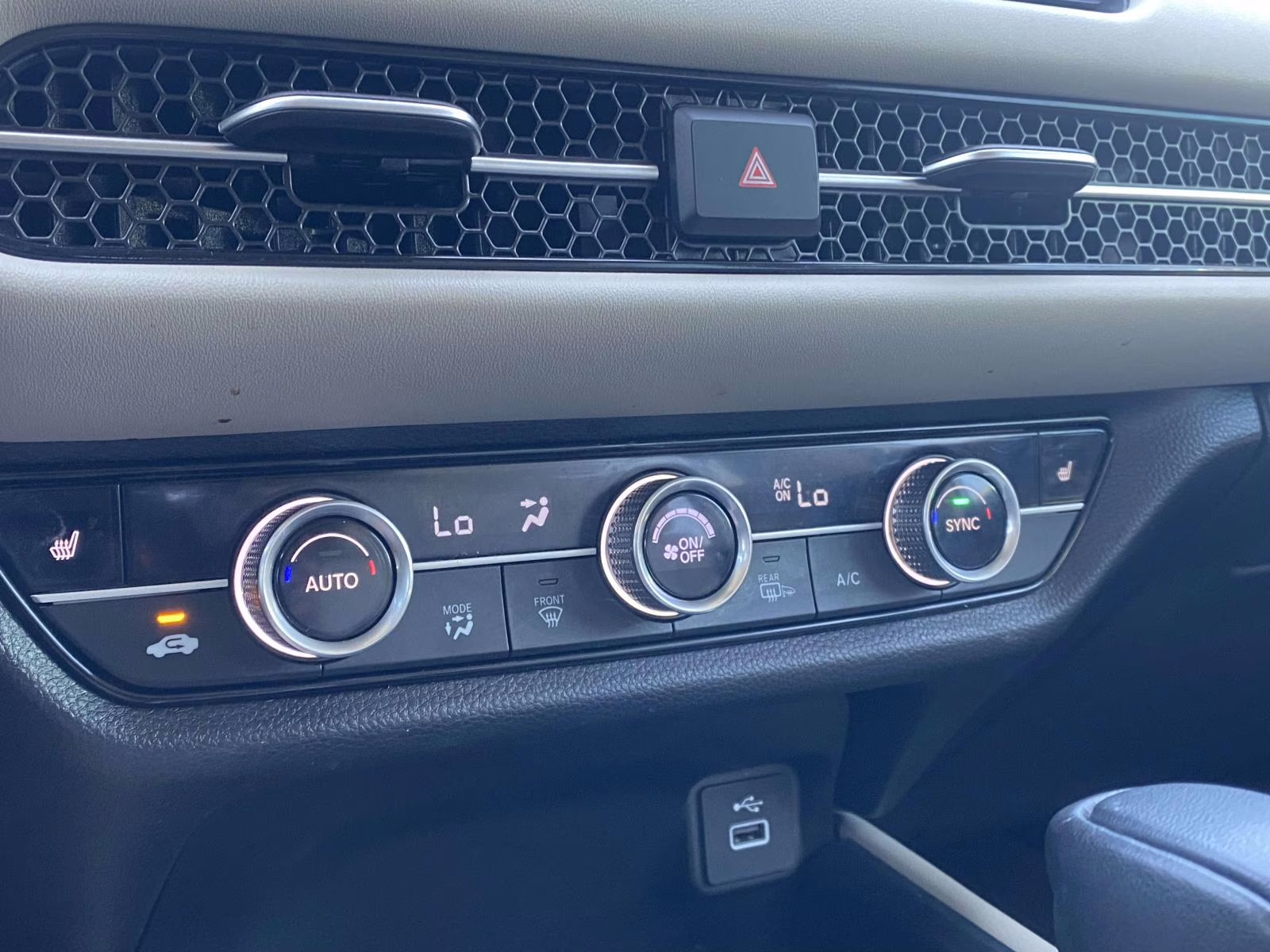 2023 White Honda HR-V EX-L FWD SUV