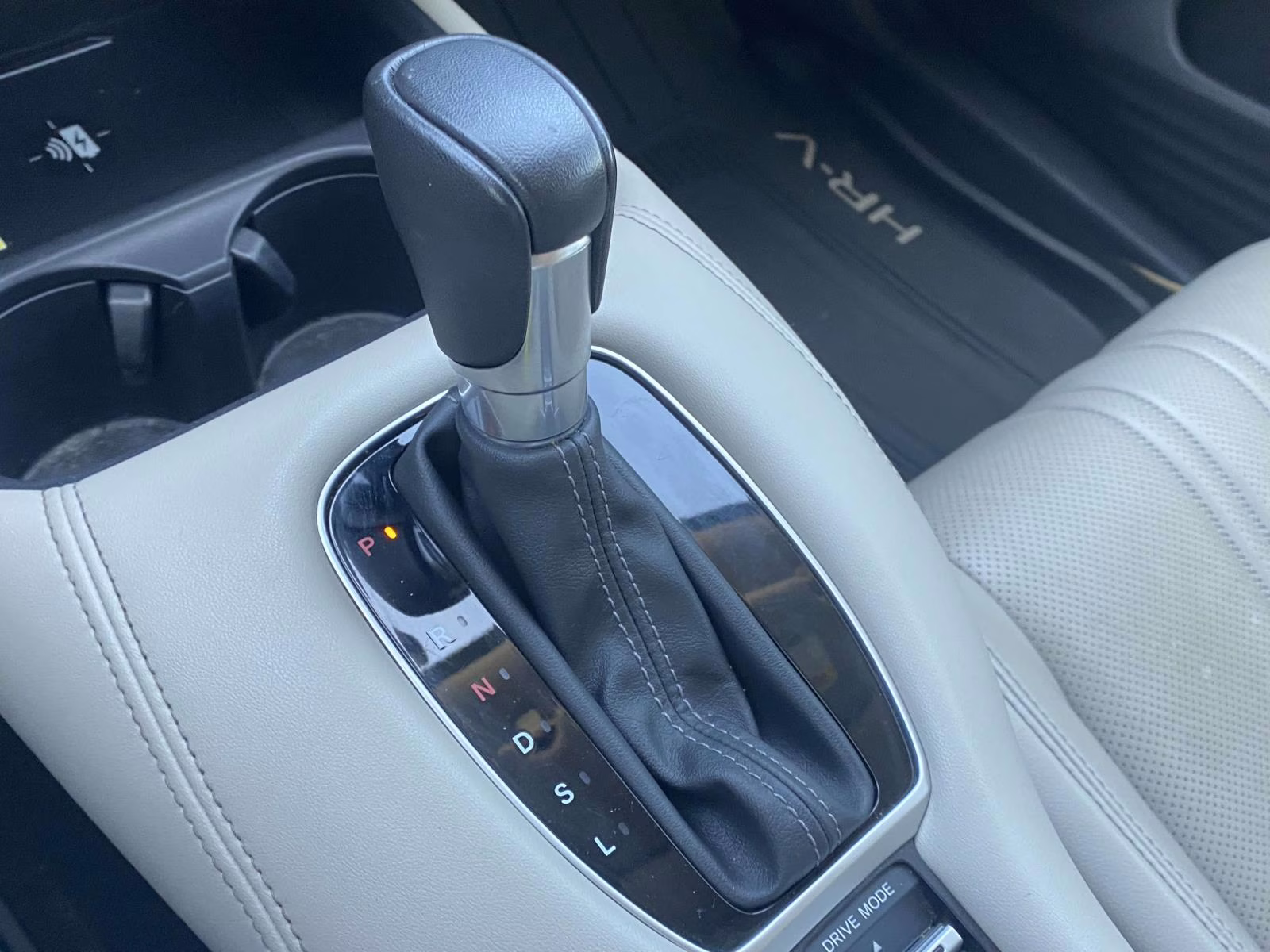 2023 White Honda HR-V EX-L FWD SUV