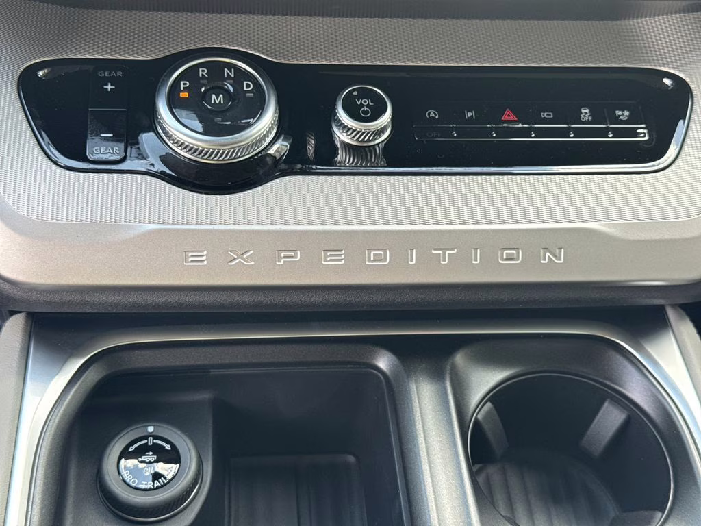 2026 White Metallic Ford Expedition Max Active RWD SUV