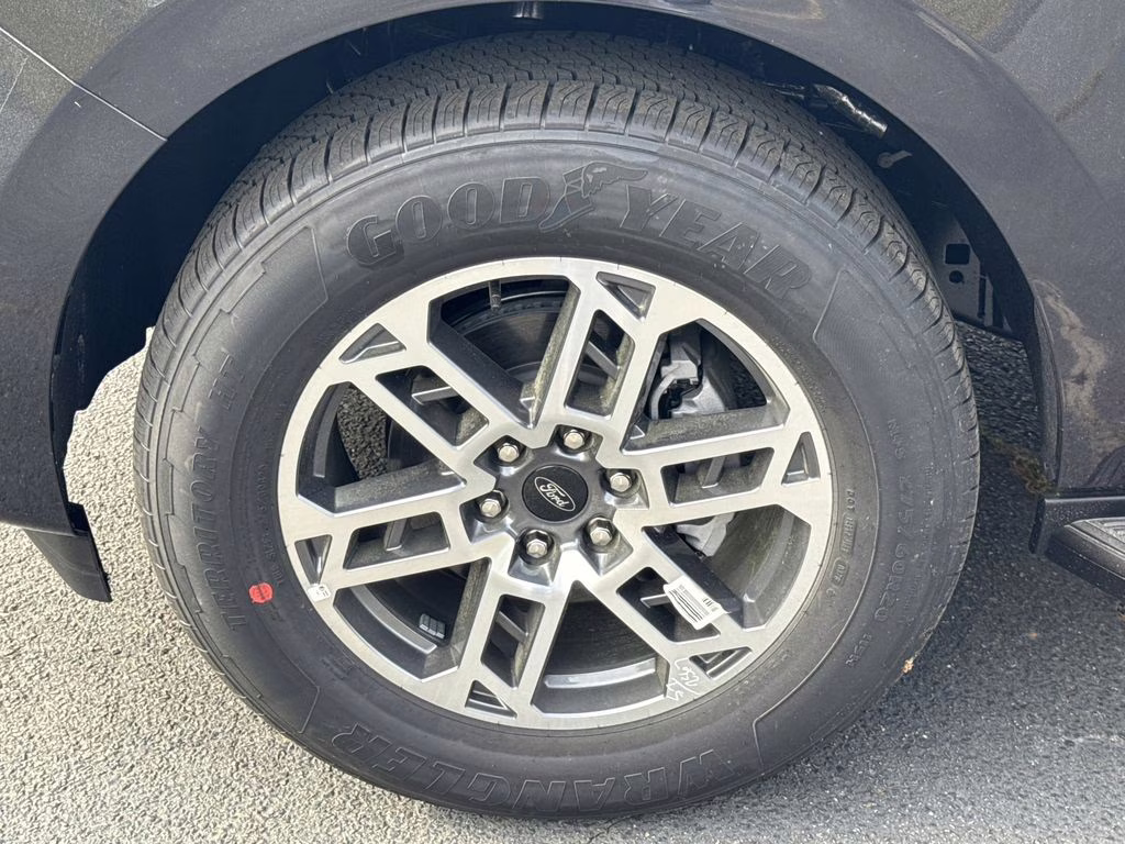 2026 Gray Metallic Ford Expedition Max Active RWD SUV