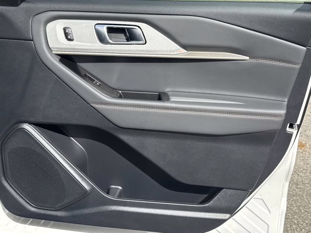 2026 White Metallic Ford Explorer Active RWD SUV