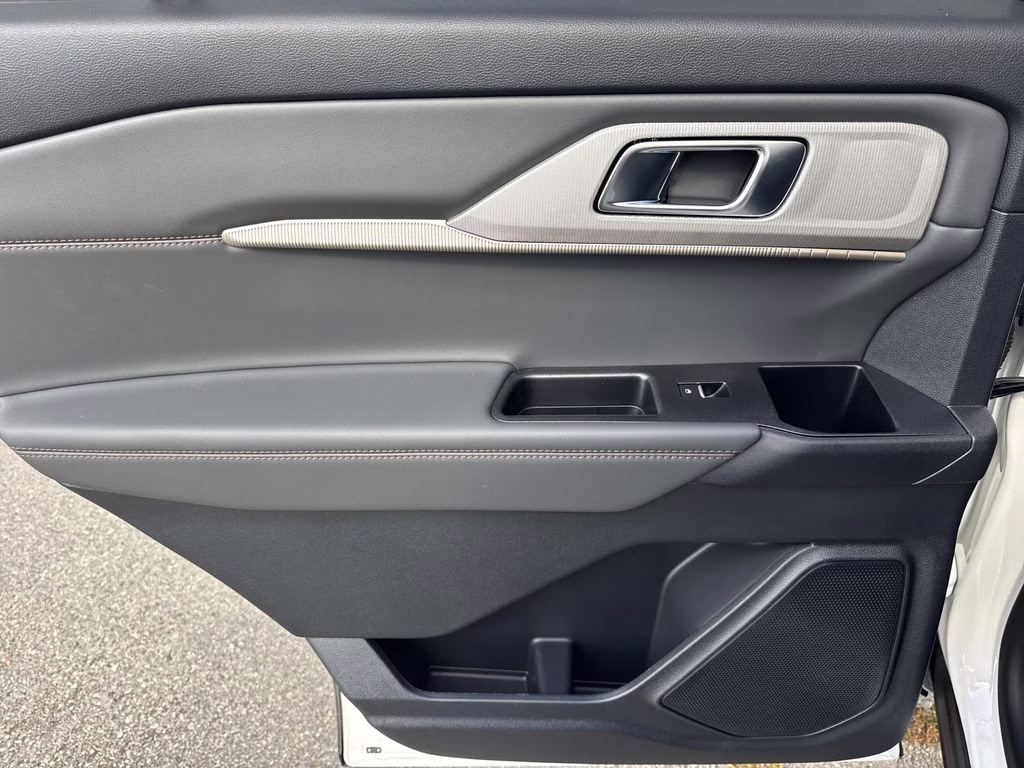 2026 White Metallic Ford Explorer Active RWD SUV