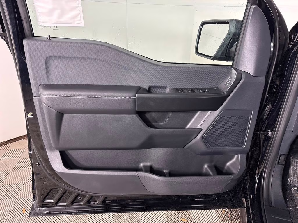 2026 Agate Black Metallic Ford F-150 LOBO 4X4 Truck