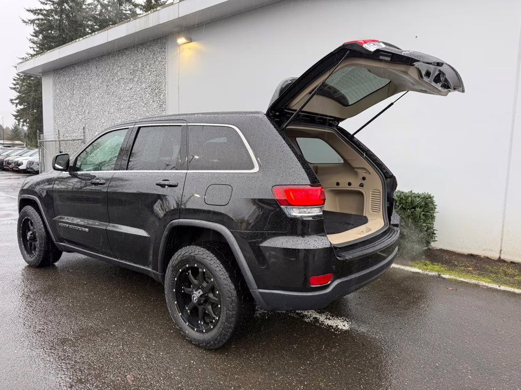 2022 Diamond Black Crystal Pearlcoat Jeep Grand Cherokee WK Laredo E 4X4 SUV