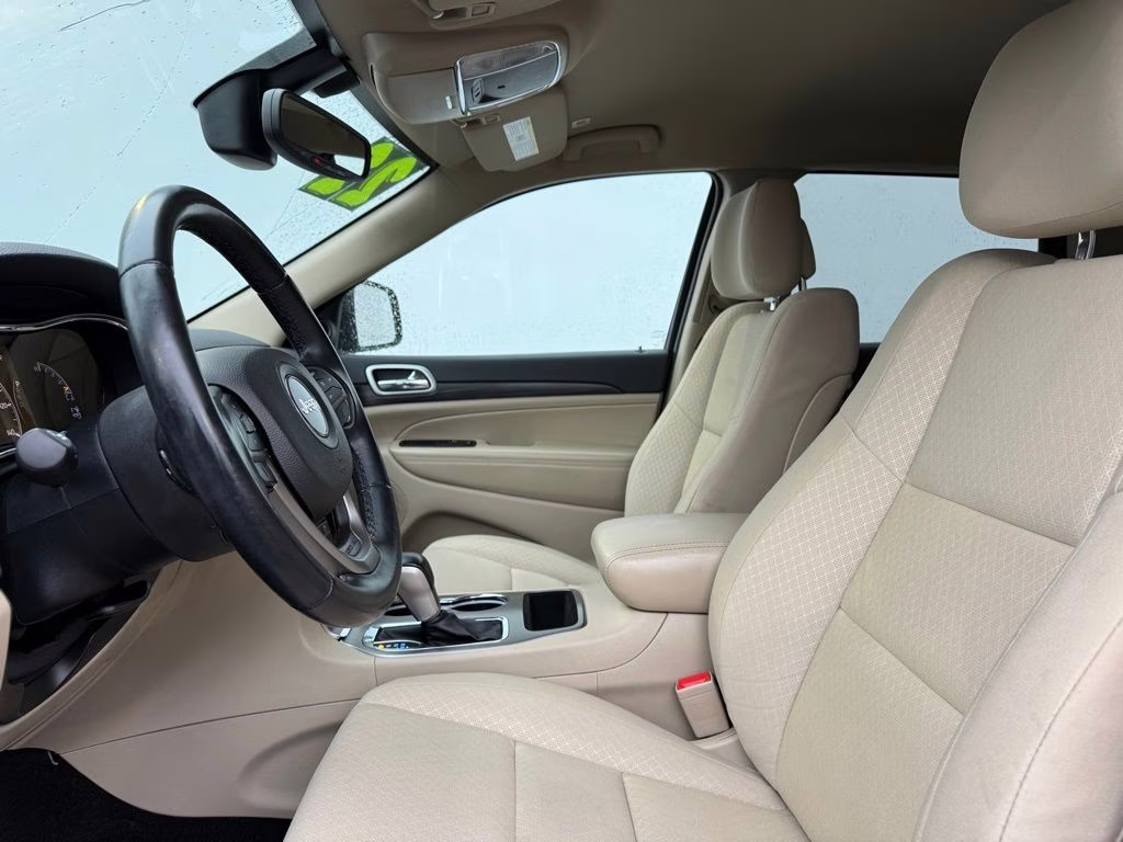 2022 Diamond Black Crystal Pearlcoat Jeep Grand Cherokee WK Laredo E 4X4 SUV