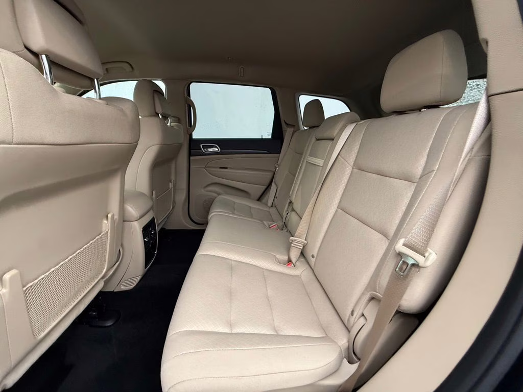 2022 Diamond Black Crystal Pearlcoat Jeep Grand Cherokee WK Laredo E 4X4 SUV