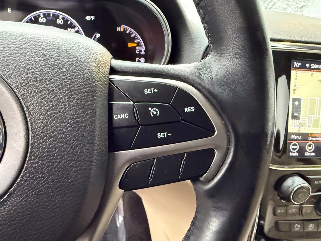 2022 Diamond Black Crystal Pearlcoat Jeep Grand Cherokee WK Laredo E 4X4 SUV