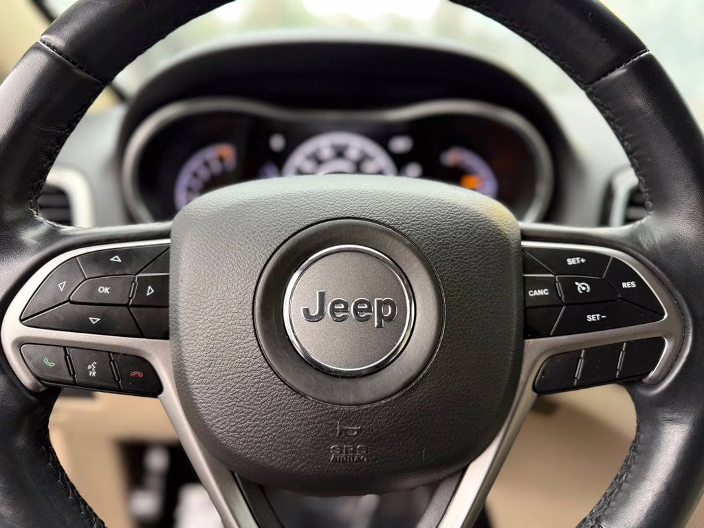 2022 Diamond Black Crystal Pearlcoat Jeep Grand Cherokee WK Laredo E 4X4 SUV