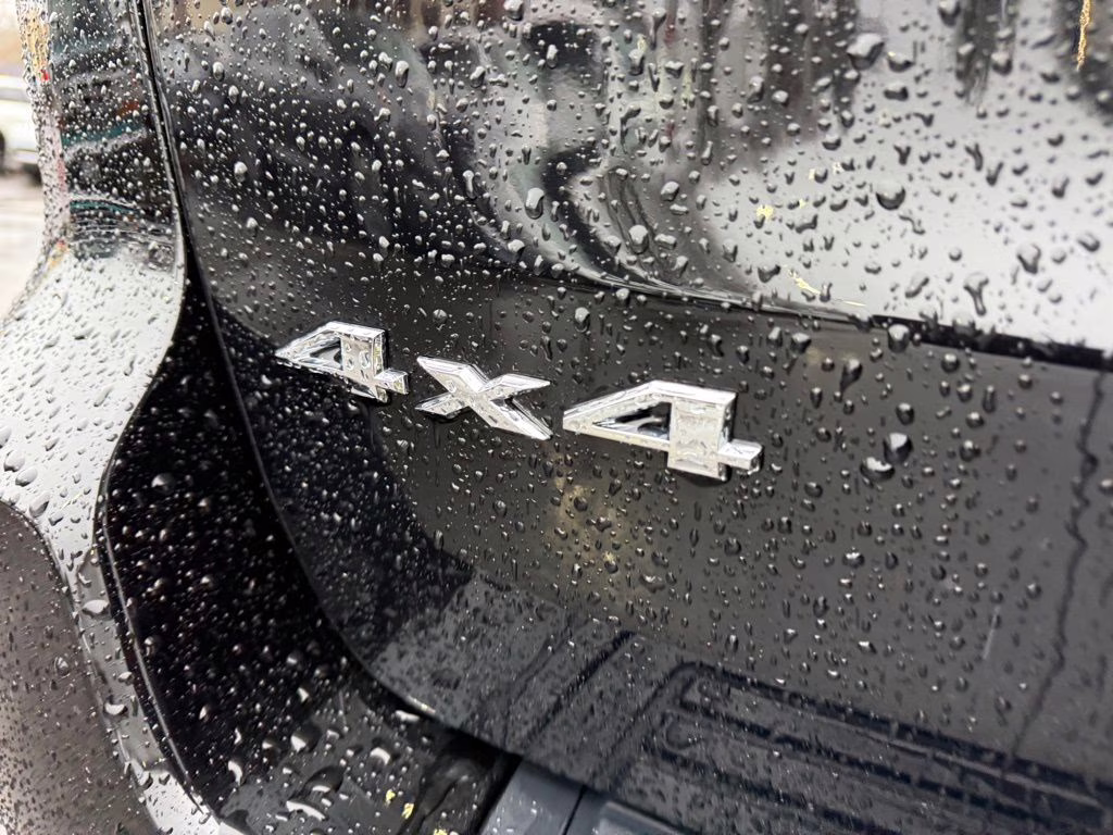 2022 Diamond Black Crystal Pearlcoat Jeep Grand Cherokee WK Laredo E 4X4 SUV