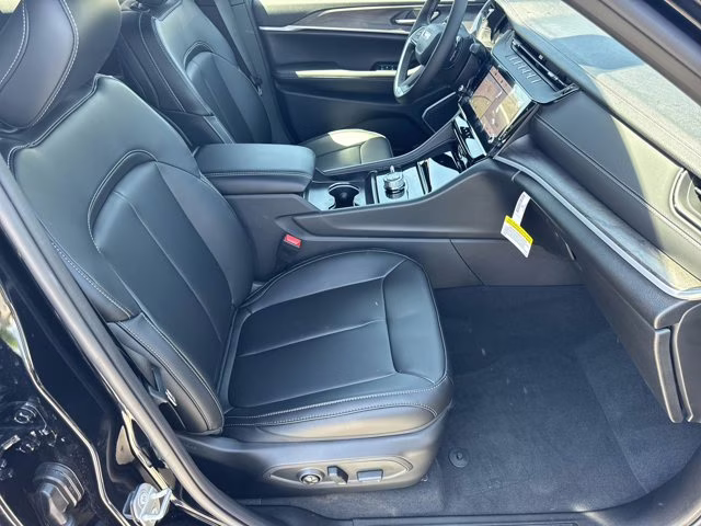 2026 Diamond Black Crystal Pearlcoat Jeep Grand Cherokee Limited 4X4 SUV