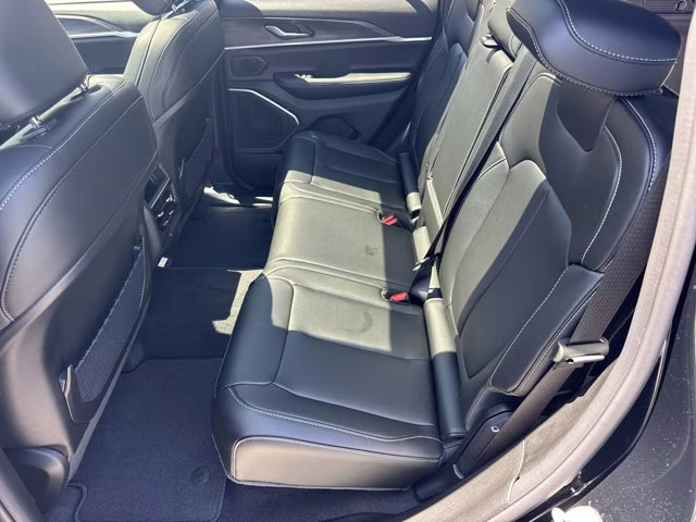 2026 Diamond Black Crystal Pearlcoat Jeep Grand Cherokee Limited 4X4 SUV