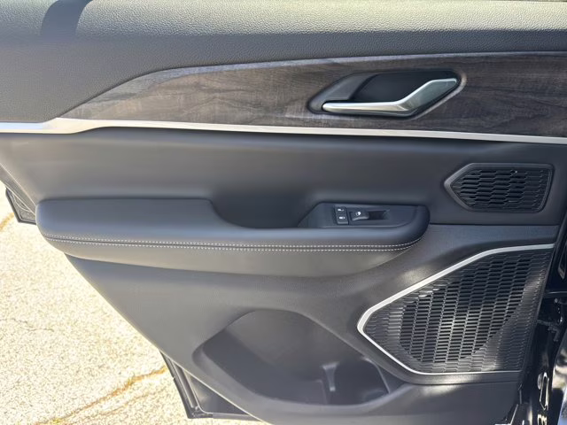 2026 Diamond Black Crystal Pearlcoat Jeep Grand Cherokee Limited 4X4 SUV