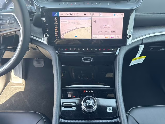 2026 Diamond Black Crystal Pearlcoat Jeep Grand Cherokee Limited 4X4 SUV