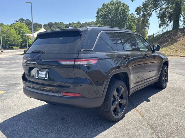 2026 Diamond Black Crystal Pearlcoat Jeep Grand Cherokee Limited 4X4 SUV