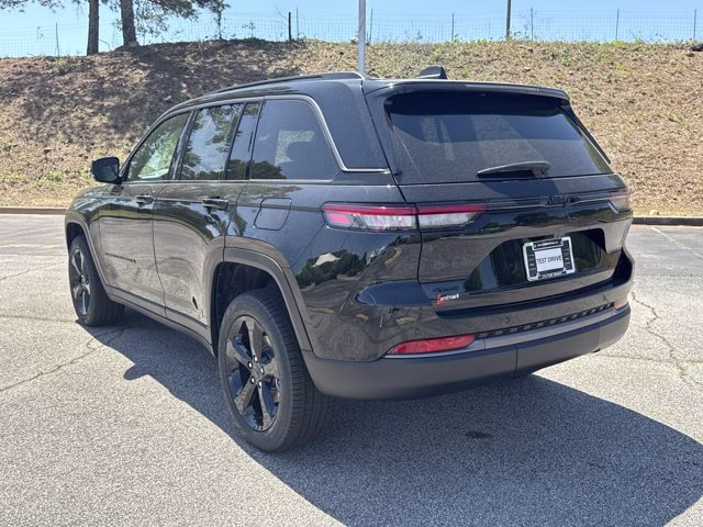 2026 Diamond Black Crystal Pearlcoat Jeep Grand Cherokee Limited 4X4 SUV