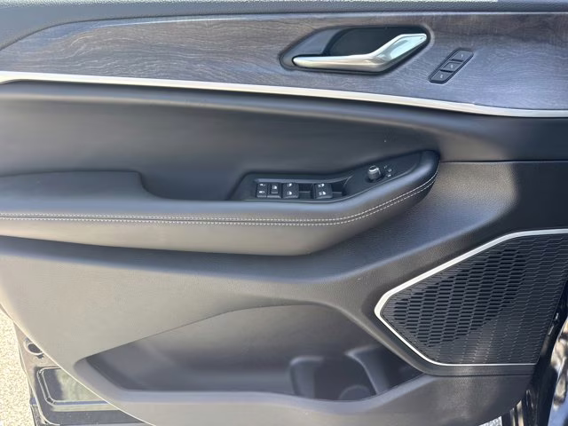 2026 Diamond Black Crystal Pearlcoat Jeep Grand Cherokee Limited 4X4 SUV