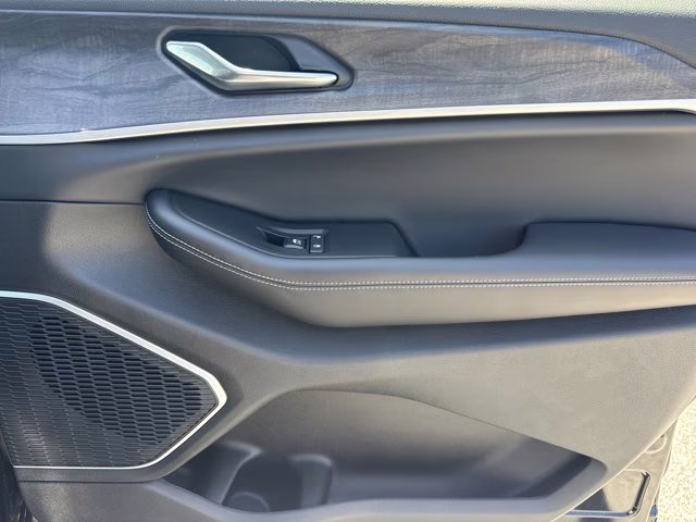 2026 Diamond Black Crystal Pearlcoat Jeep Grand Cherokee Limited 4X4 SUV