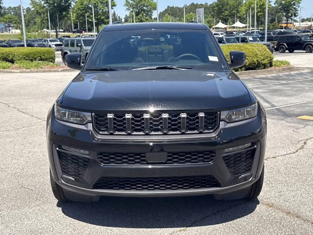 2026 Diamond Black Crystal Pearlcoat Jeep Grand Cherokee Limited 4X4 SUV