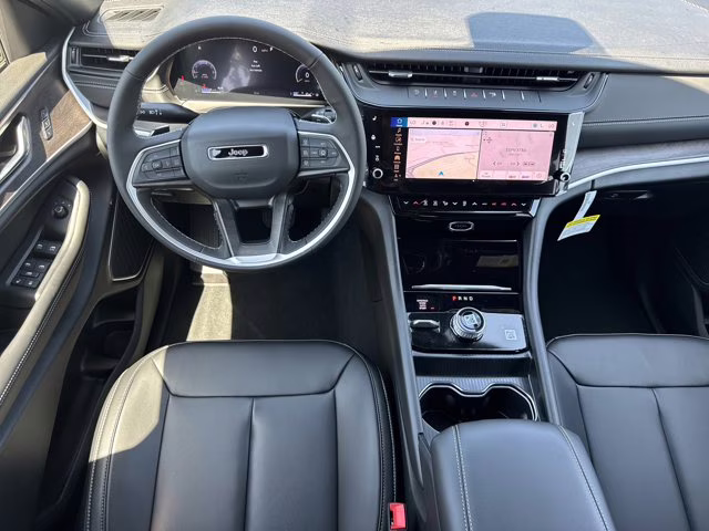 2026 Diamond Black Crystal Pearlcoat Jeep Grand Cherokee Limited 4X4 SUV