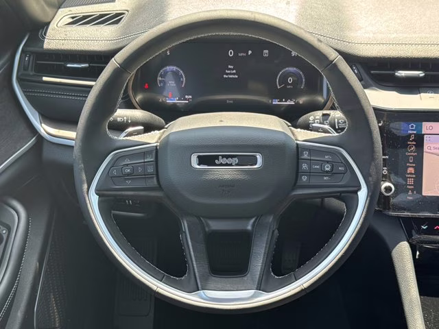 2026 Diamond Black Crystal Pearlcoat Jeep Grand Cherokee Limited 4X4 SUV