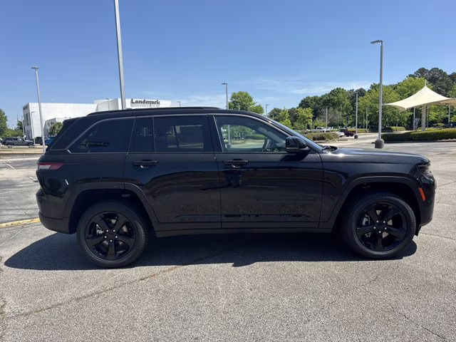 2026 Diamond Black Crystal Pearlcoat Jeep Grand Cherokee Limited 4X4 SUV