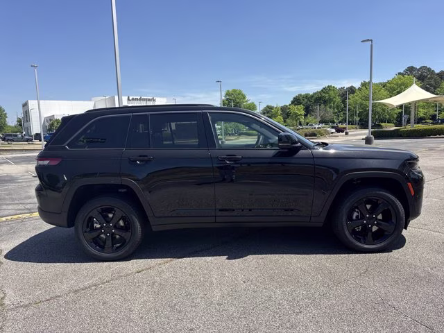 2026 Diamond Black Crystal Pearlcoat Jeep Grand Cherokee Limited 4X4 SUV