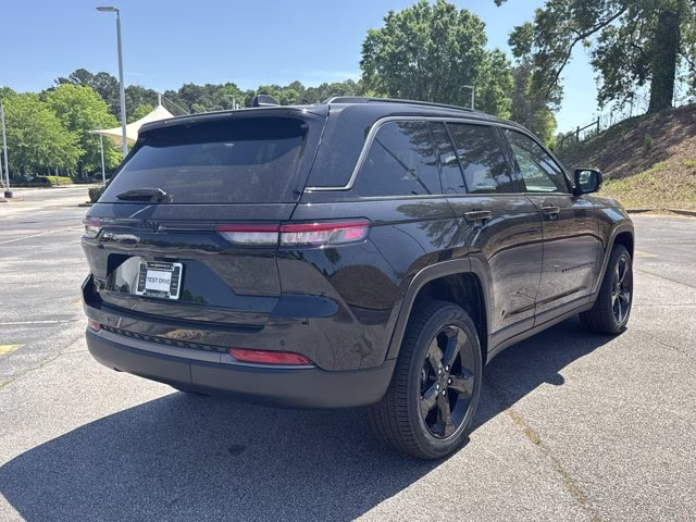 2026 Diamond Black Crystal Pearlcoat Jeep Grand Cherokee Limited 4X4 SUV