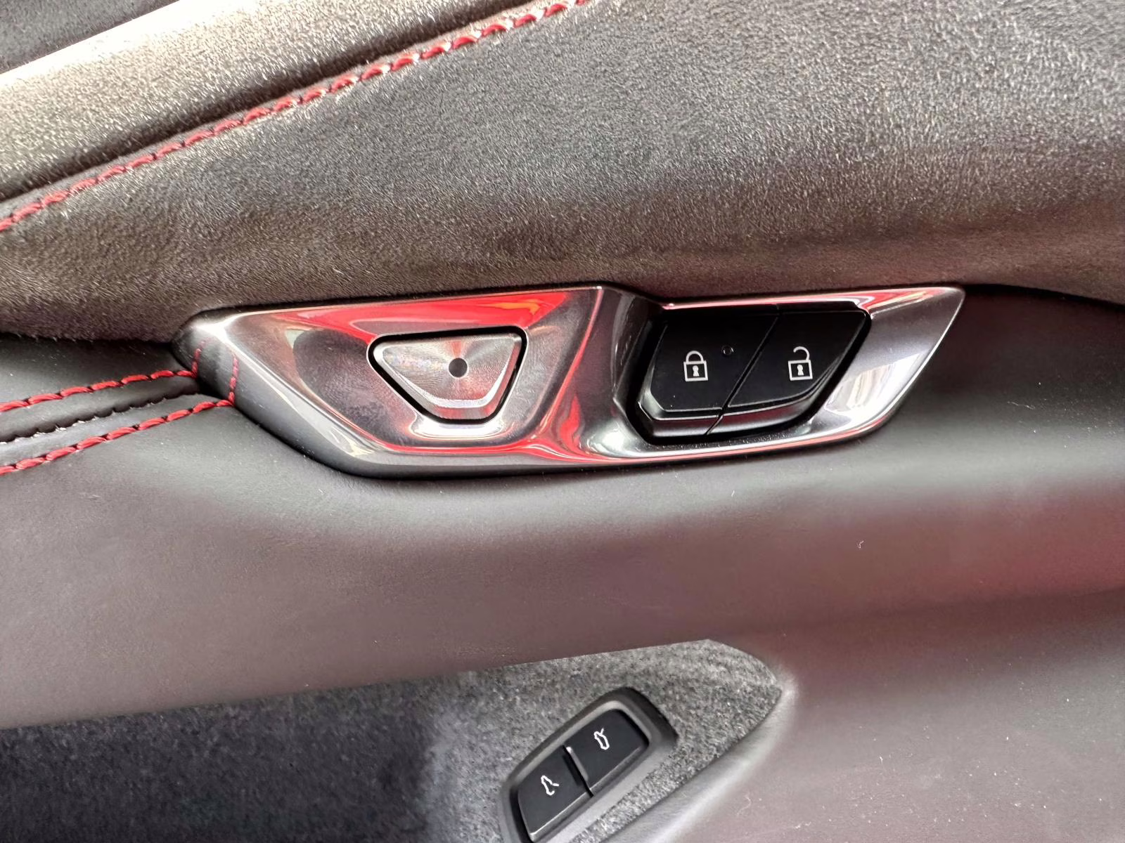 2022 Red Mist Metallic Tintcoat Chevrolet Corvette 2dr Stingray Conv w/3LT RWD Sedan