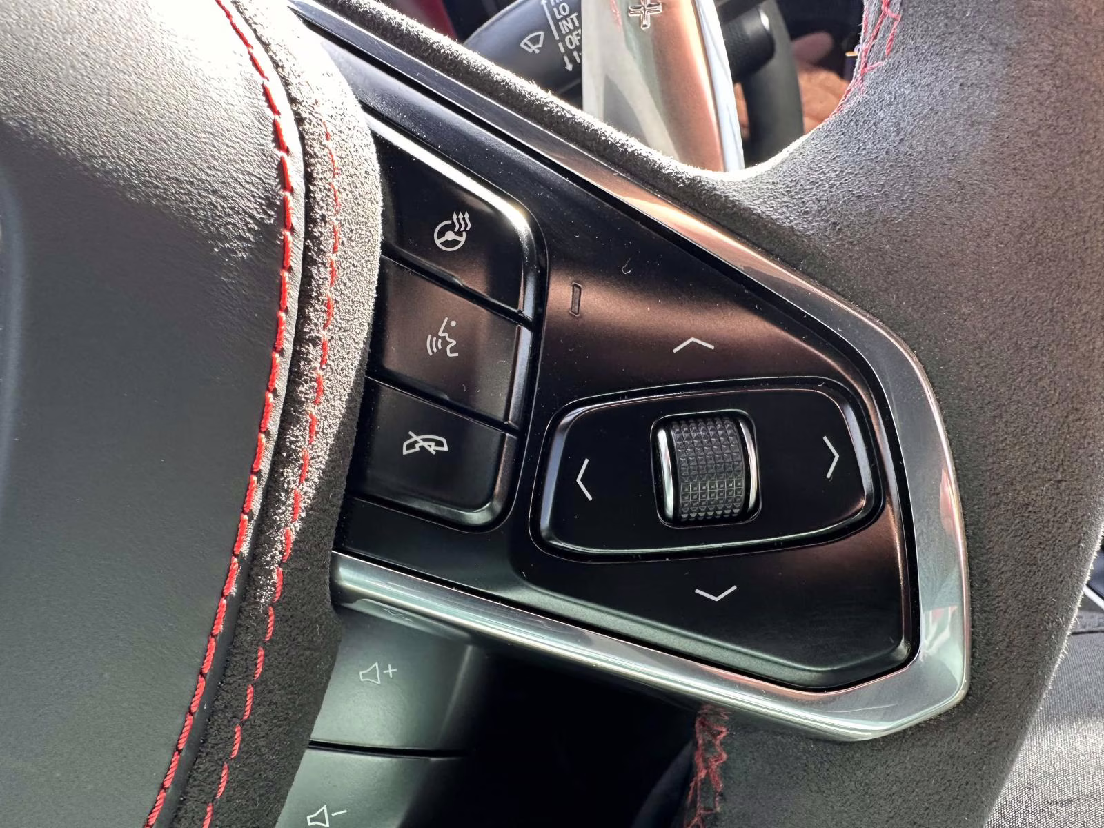 2022 Red Mist Metallic Tintcoat Chevrolet Corvette 2dr Stingray Conv w/3LT RWD Sedan