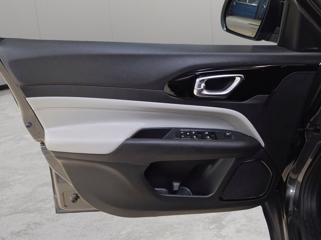 2023 Granite Crystal Metallic Clearcoat Jeep Compass Limited 4X4 SUV