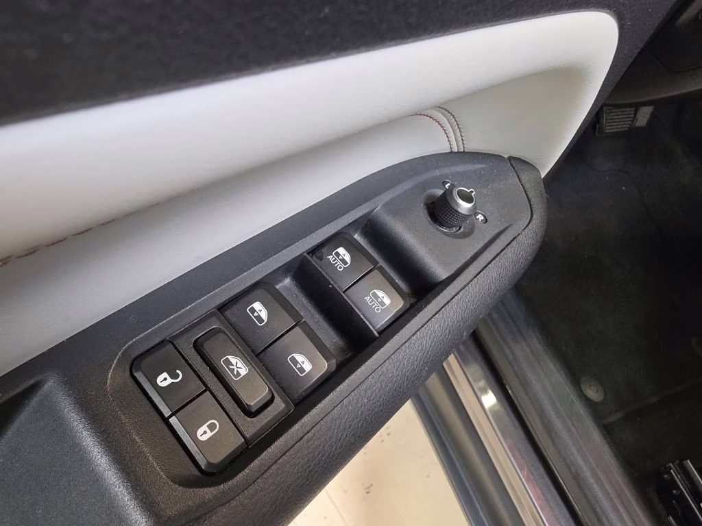 2023 Granite Crystal Metallic Clearcoat Jeep Compass Limited 4X4 SUV