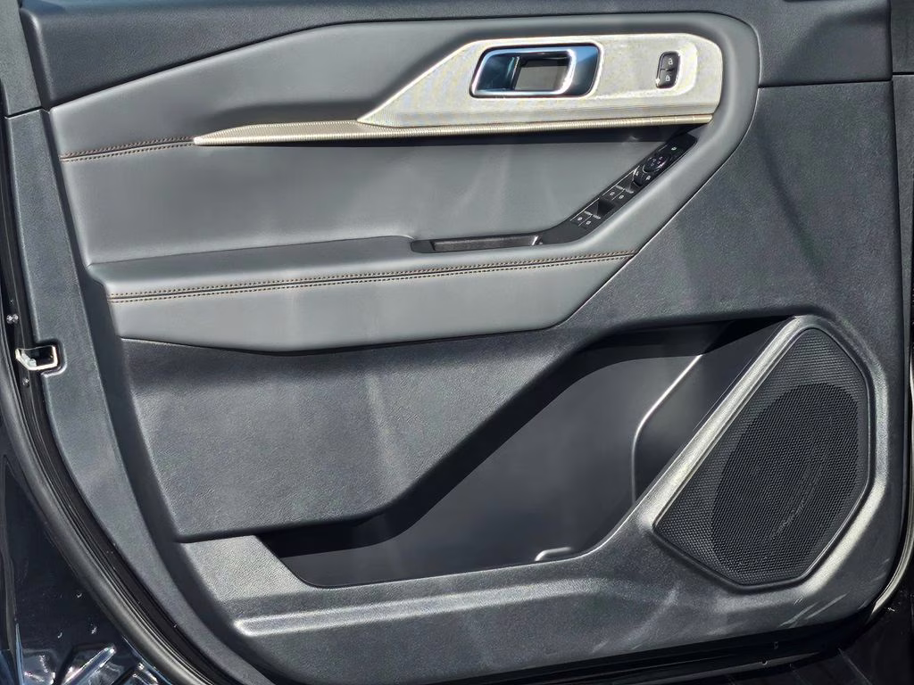 2026 Agate Black Metallic Ford Explorer Active RWD SUV