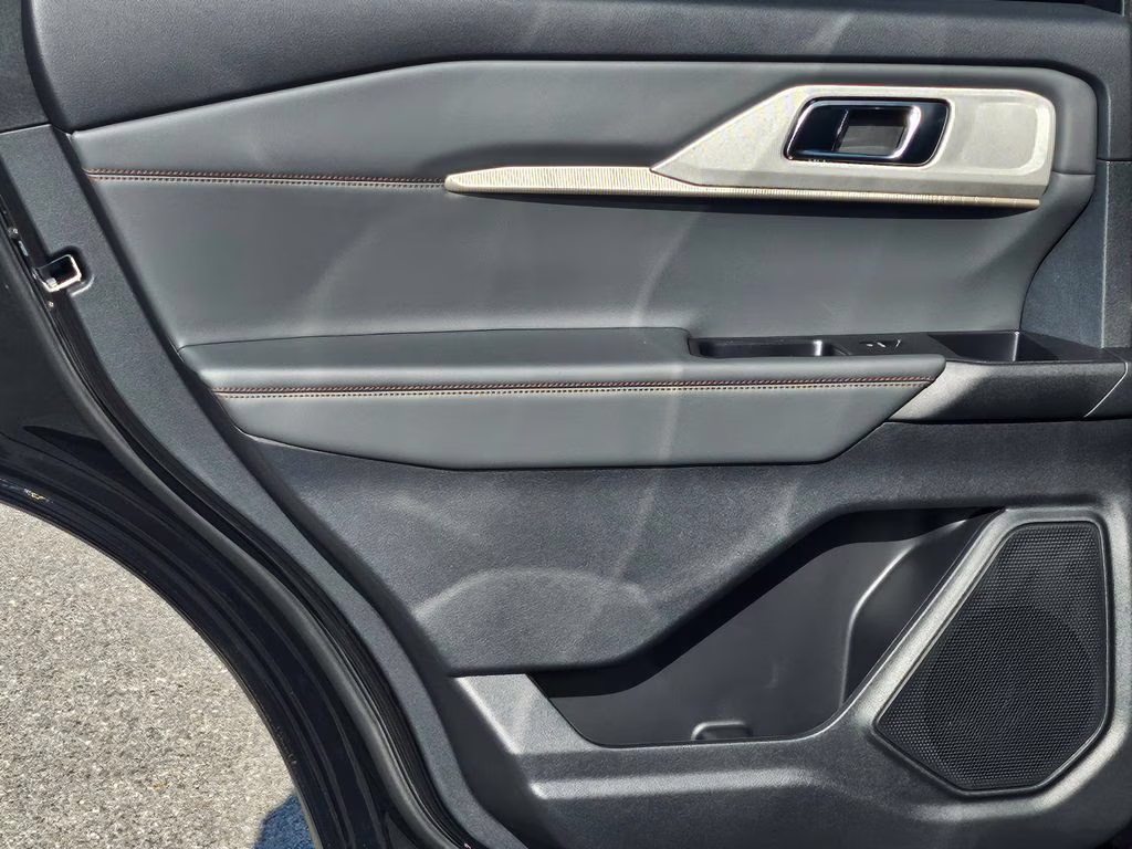 2026 Agate Black Metallic Ford Explorer Active RWD SUV