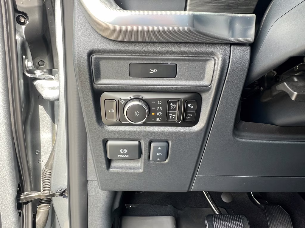 2026 Iconic Silver Metallic Ford F-150 LARIAT 4X4 Truck