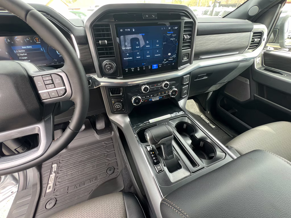 2026 Iconic Silver Metallic Ford F-150 LARIAT 4X4 Truck