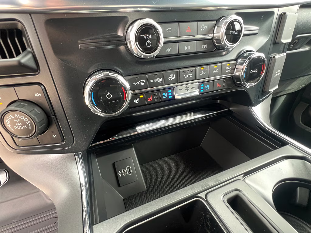 2026 Iconic Silver Metallic Ford F-150 LARIAT 4X4 Truck