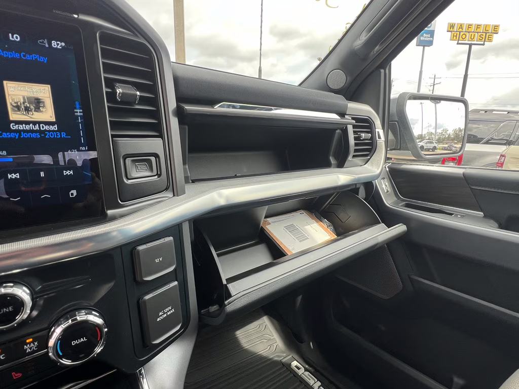 2026 Iconic Silver Metallic Ford F-150 LARIAT 4X4 Truck