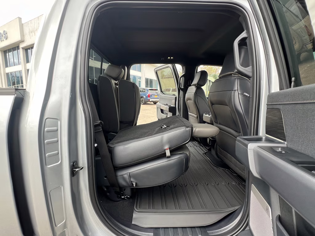 2026 Iconic Silver Metallic Ford F-150 LARIAT 4X4 Truck