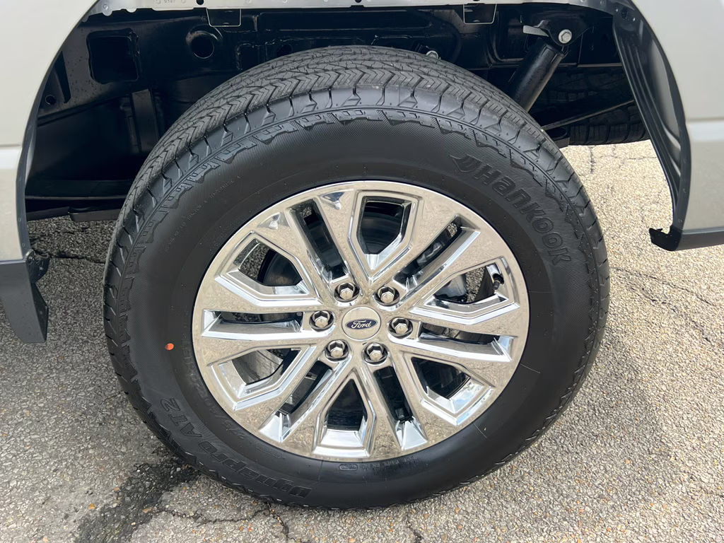 2026 Iconic Silver Metallic Ford F-150 LARIAT 4X4 Truck