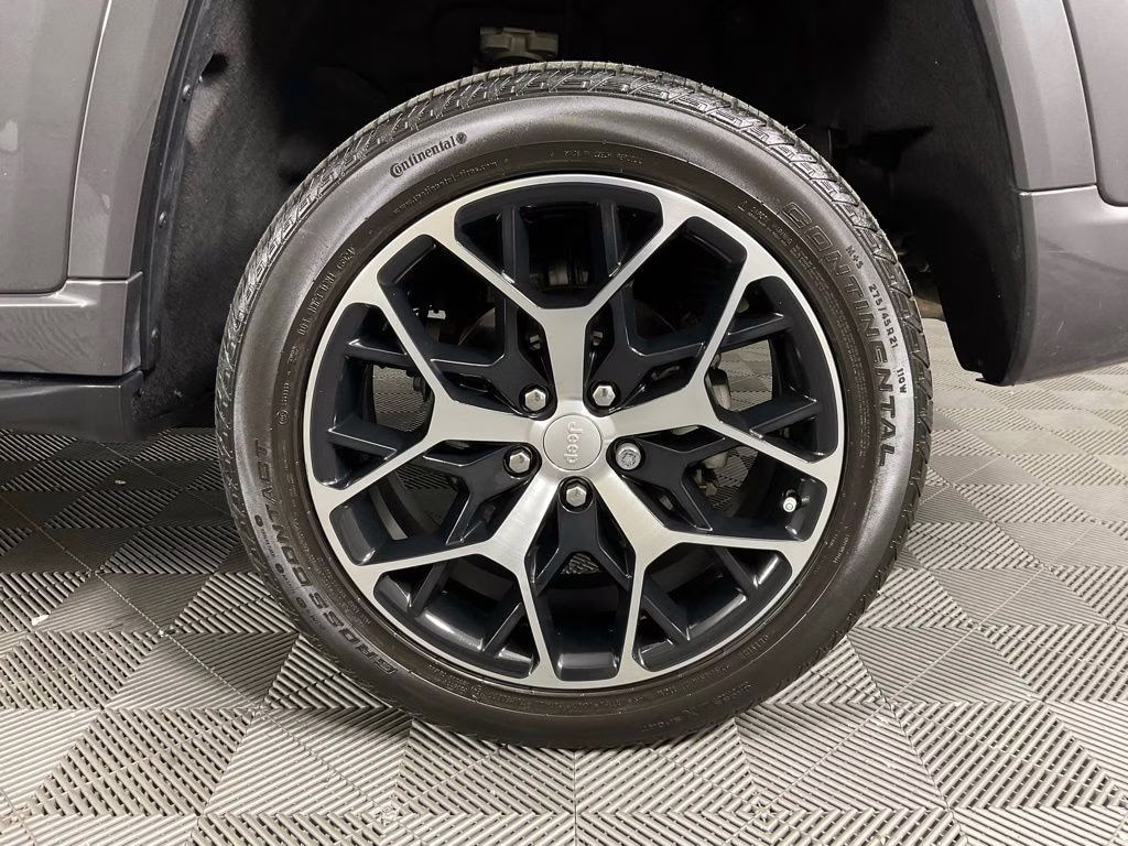 2023 Baltic Gray Metallic Clearcoat Jeep Grand Cherokee Summit Reserve 4X4 SUV