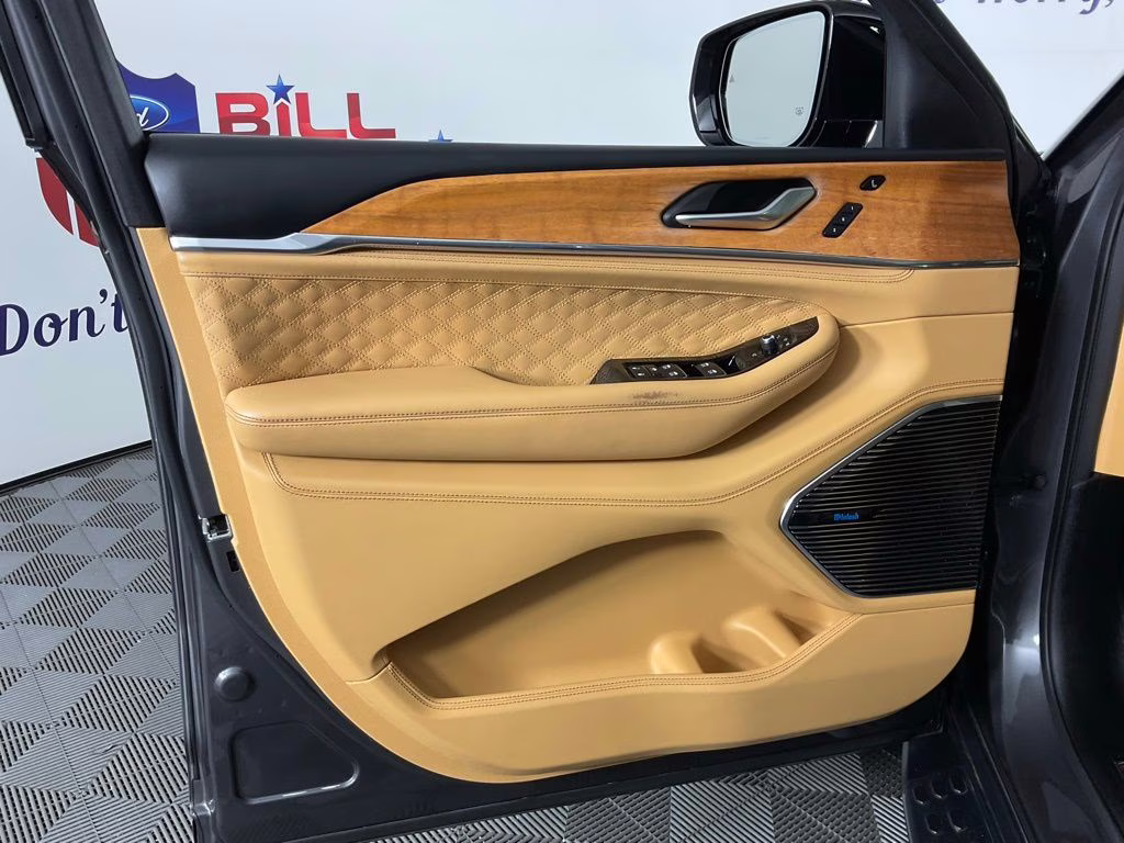 2023 Baltic Gray Metallic Clearcoat Jeep Grand Cherokee Summit Reserve 4X4 SUV