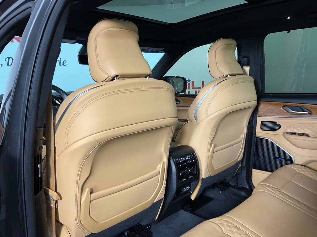 2023 Baltic Gray Metallic Clearcoat Jeep Grand Cherokee Summit Reserve 4X4 SUV