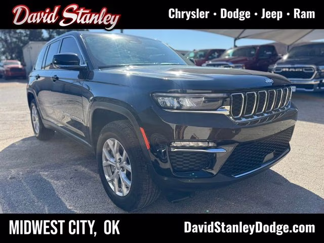 2023 Diamond Black Crystal Pearlcoat Jeep Grand Cherokee Limited 4X4 SUV