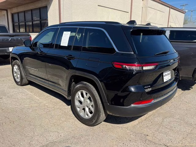 2023 Diamond Black Crystal Pearlcoat Jeep Grand Cherokee Limited 4X4 SUV