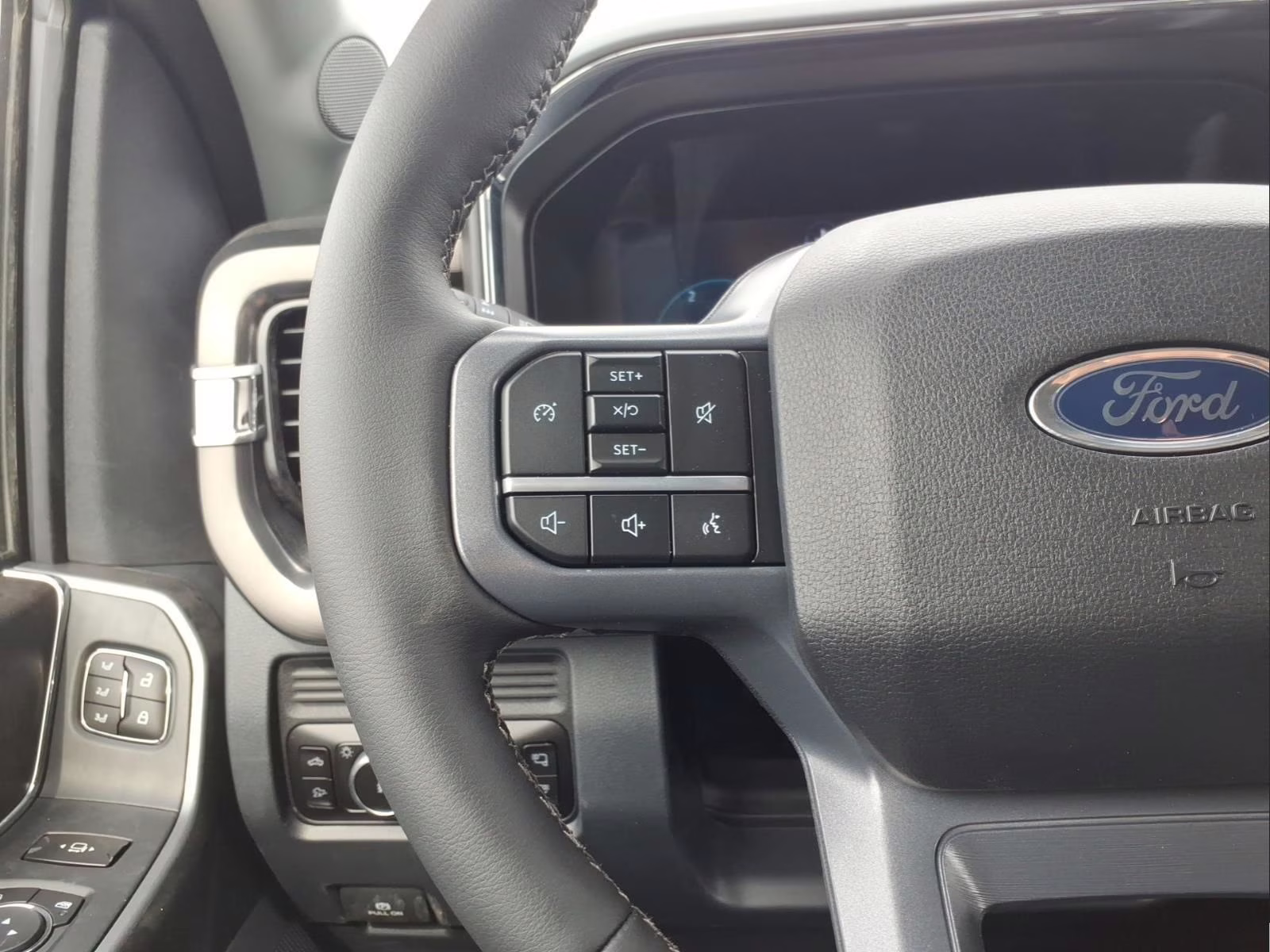 2026 Avalanche Ford Super Duty F-350 SRW Lariat 4X4 Truck