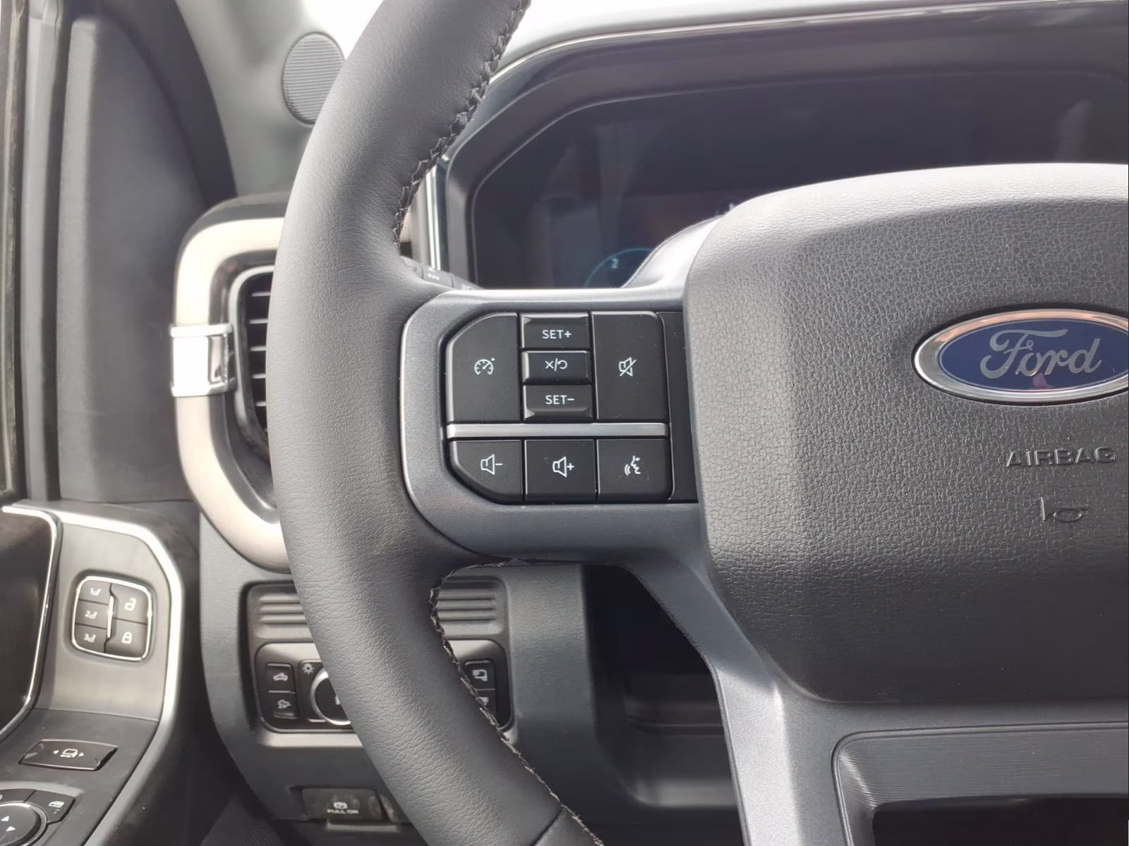 2026 Avalanche Ford Super Duty F-350 SRW Lariat 4X4 Truck